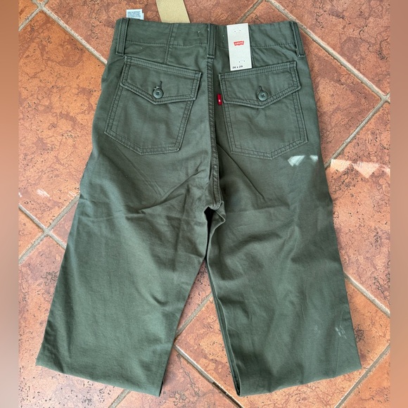 Levi’s NWT ribcage straight 26x29 green pants - Picture 2 of 5
